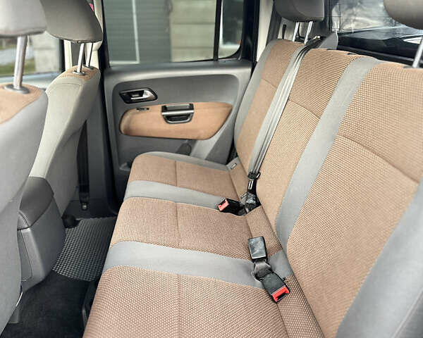 Черный Фольксваген Амарок, объемом двигателя 1.97 л и пробегом 241 тыс. км за 14000 $, фото 19 на Automoto.ua