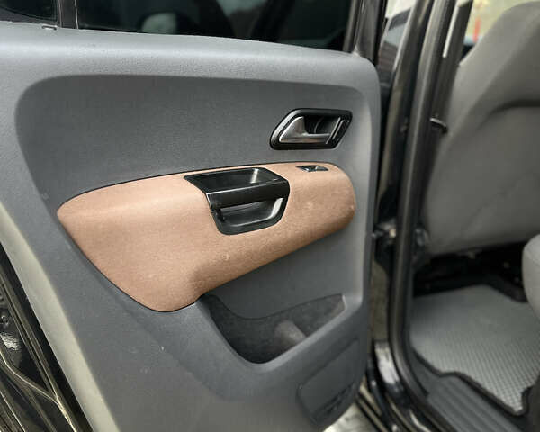 Черный Фольксваген Амарок, объемом двигателя 1.97 л и пробегом 241 тыс. км за 14000 $, фото 20 на Automoto.ua