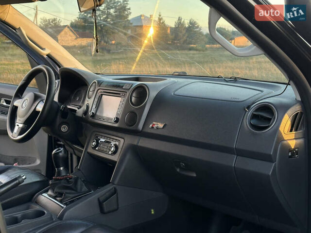 Черный Фольксваген Амарок, объемом двигателя 1.97 л и пробегом 315 тыс. км за 10700 $, фото 12 на Automoto.ua