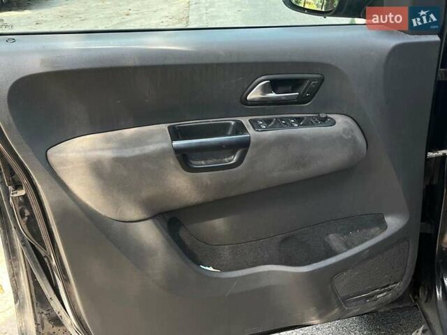 Черный Фольксваген Амарок, объемом двигателя 2 л и пробегом 217 тыс. км за 14690 $, фото 18 на Automoto.ua