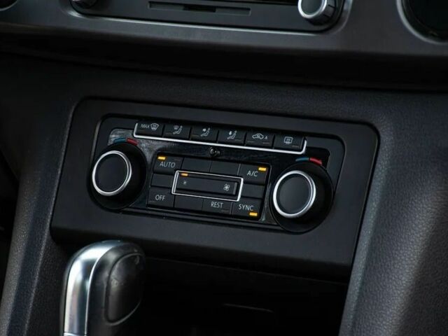 Черный Фольксваген Амарок, объемом двигателя 2 л и пробегом 153 тыс. км за 4725 $, фото 6 на Automoto.ua