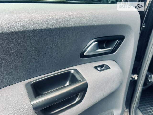 Черный Фольксваген Амарок, объемом двигателя 1.97 л и пробегом 299 тыс. км за 19999 $, фото 22 на Automoto.ua