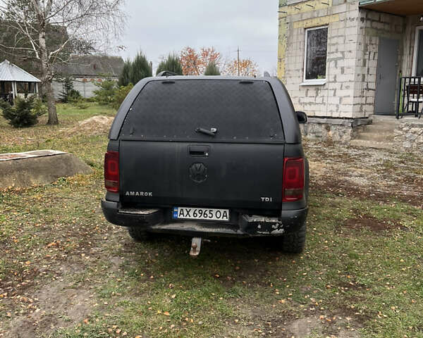Черный Фольксваген Амарок, объемом двигателя 1.97 л и пробегом 418 тыс. км за 15000 $, фото 3 на Automoto.ua