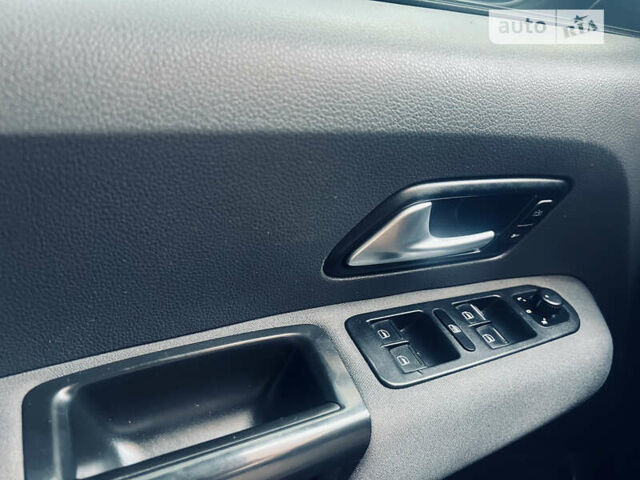 Черный Фольксваген Амарок, объемом двигателя 1.97 л и пробегом 299 тыс. км за 19999 $, фото 24 на Automoto.ua