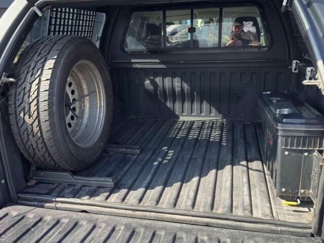 Черный Фольксваген Амарок, объемом двигателя 2 л и пробегом 420 тыс. км за 18000 $, фото 13 на Automoto.ua