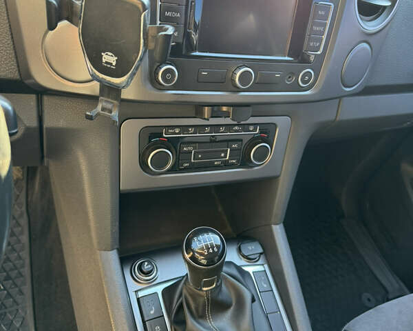 Черный Фольксваген Амарок, объемом двигателя 2 л и пробегом 432 тыс. км за 12500 $, фото 6 на Automoto.ua