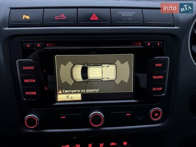 Черный Фольксваген Амарок, объемом двигателя 2 л и пробегом 300 тыс. км за 17900 $, фото 24 на Automoto.ua