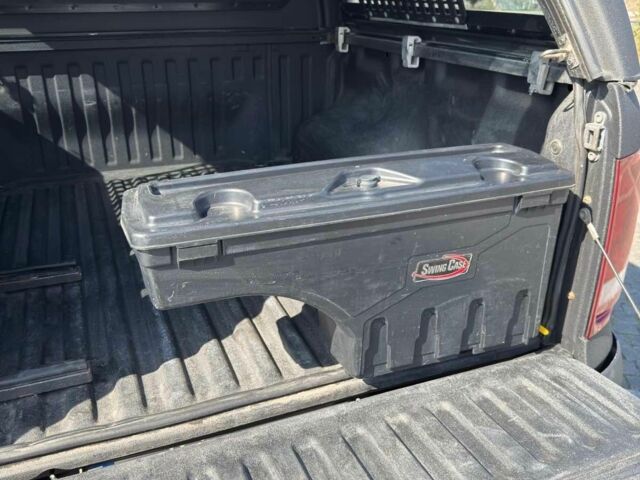 Черный Фольксваген Амарок, объемом двигателя 2 л и пробегом 420 тыс. км за 18000 $, фото 15 на Automoto.ua