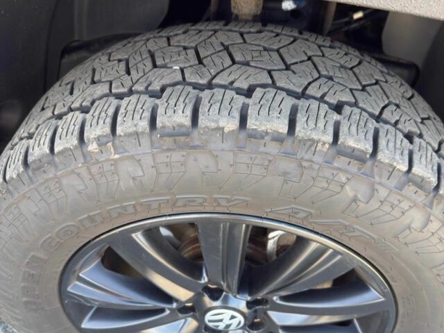 Черный Фольксваген Амарок, объемом двигателя 2 л и пробегом 420 тыс. км за 18000 $, фото 16 на Automoto.ua