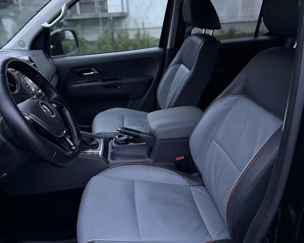 Черный Фольксваген Амарок, объемом двигателя 2 л и пробегом 300 тыс. км за 17900 $, фото 20 на Automoto.ua