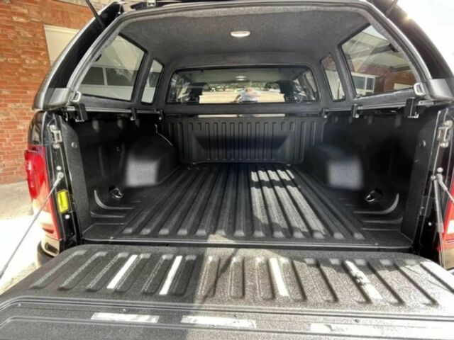 Черный Фольксваген Амарок, объемом двигателя 3 л и пробегом 35 тыс. км за 10000 $, фото 11 на Automoto.ua