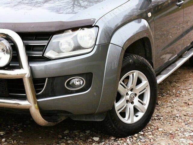 Серый Фольксваген Амарок, объемом двигателя 2.5 л и пробегом 178 тыс. км за 6250 $, фото 2 на Automoto.ua