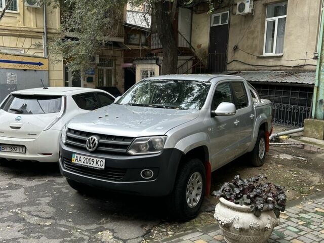 Сірий Фольксваген Амарок, об'ємом двигуна 2 л та пробігом 335 тис. км за 13000 $, фото 1 на Automoto.ua