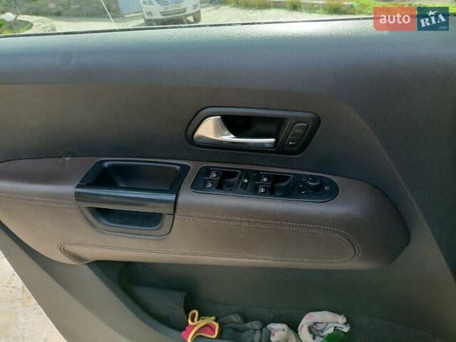 Сірий Фольксваген Амарок, об'ємом двигуна 2 л та пробігом 194 тис. км за 16800 $, фото 2 на Automoto.ua