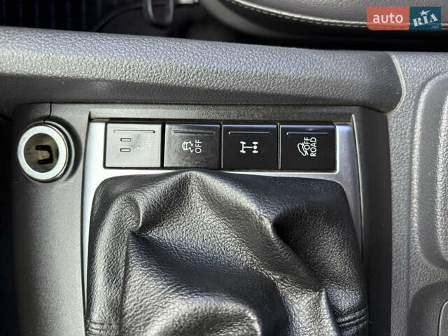 Серый Фольксваген Амарок, объемом двигателя 1.97 л и пробегом 237 тыс. км за 15950 $, фото 19 на Automoto.ua