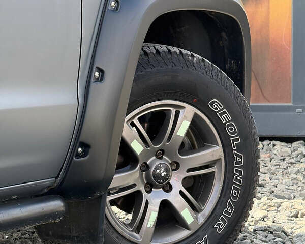 Серый Фольксваген Амарок, объемом двигателя 2 л и пробегом 265 тыс. км за 15999 $, фото 19 на Automoto.ua