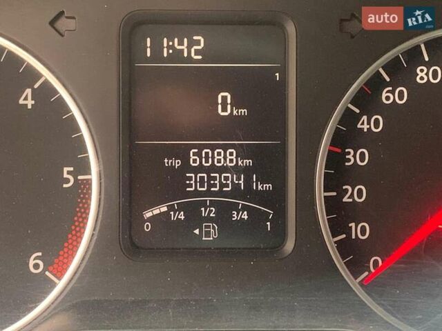 Серый Фольксваген Амарок, объемом двигателя 1.97 л и пробегом 303 тыс. км за 12400 $, фото 7 на Automoto.ua