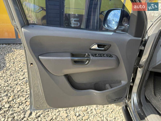 Серый Фольксваген Амарок, объемом двигателя 2 л и пробегом 265 тыс. км за 15999 $, фото 36 на Automoto.ua