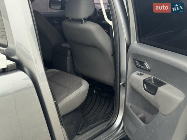 Серый Фольксваген Амарок, объемом двигателя 1.97 л и пробегом 340 тыс. км за 14999 $, фото 26 на Automoto.ua