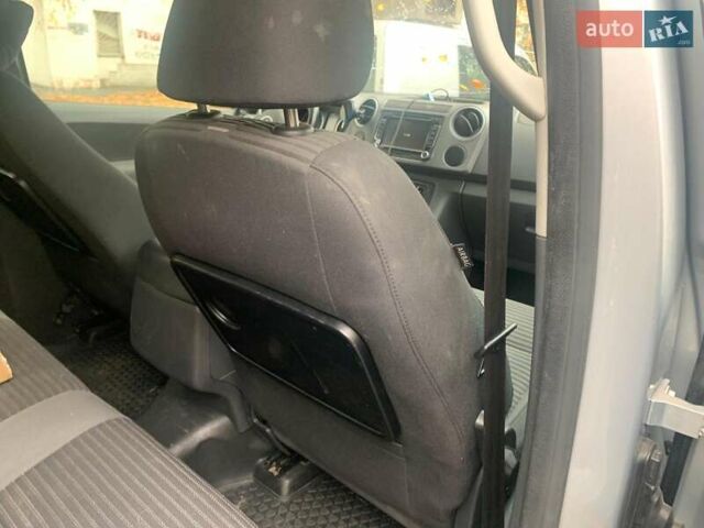 Серый Фольксваген Амарок, объемом двигателя 1.97 л и пробегом 303 тыс. км за 12400 $, фото 12 на Automoto.ua