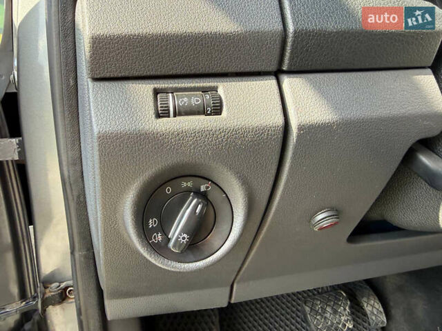 Серый Фольксваген Амарок, объемом двигателя 2 л и пробегом 265 тыс. км за 15999 $, фото 38 на Automoto.ua