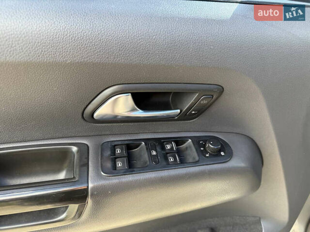 Серый Фольксваген Амарок, объемом двигателя 2 л и пробегом 265 тыс. км за 15999 $, фото 37 на Automoto.ua