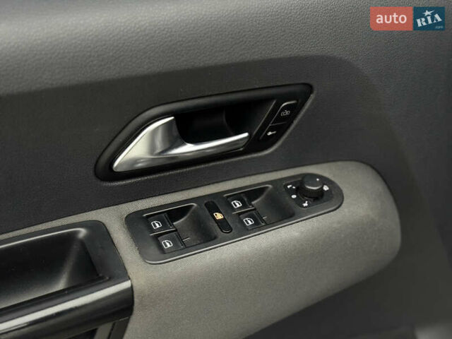 Серый Фольксваген Амарок, объемом двигателя 1.97 л и пробегом 340 тыс. км за 14999 $, фото 29 на Automoto.ua