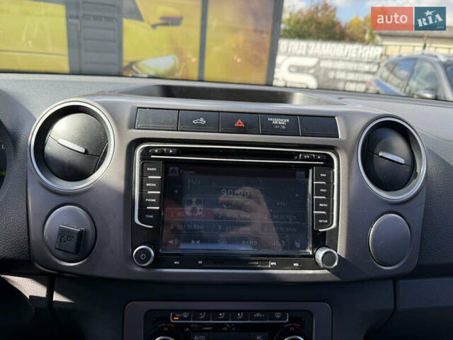 Серый Фольксваген Амарок, объемом двигателя 2 л и пробегом 265 тыс. км за 16700 $, фото 41 на Automoto.ua