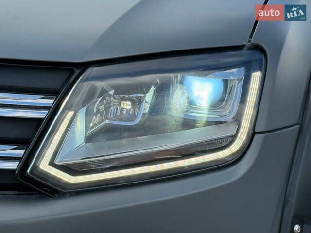 Серый Фольксваген Амарок, объемом двигателя 2 л и пробегом 265 тыс. км за 15999 $, фото 10 на Automoto.ua