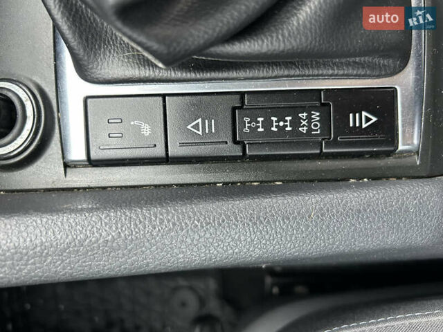 Серый Фольксваген Амарок, объемом двигателя 1.97 л и пробегом 264 тыс. км за 21000 $, фото 19 на Automoto.ua