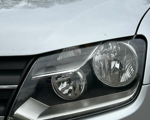 Серый Фольксваген Амарок, объемом двигателя 1.97 л и пробегом 264 тыс. км за 21000 $, фото 9 на Automoto.ua