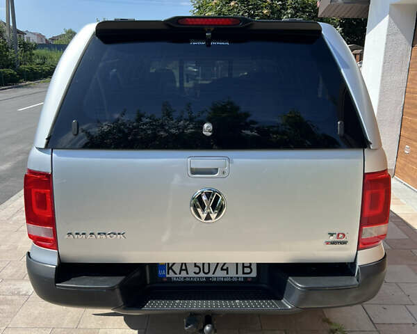 Серый Фольксваген Амарок, объемом двигателя 1.97 л и пробегом 300 тыс. км за 25000 $, фото 4 на Automoto.ua