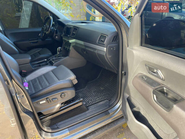 Серый Фольксваген Амарок, объемом двигателя 2.97 л и пробегом 285 тыс. км за 30000 $, фото 2 на Automoto.ua