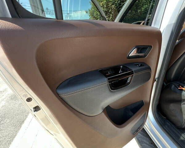 Серый Фольксваген Амарок, объемом двигателя 1.97 л и пробегом 300 тыс. км за 25000 $, фото 13 на Automoto.ua