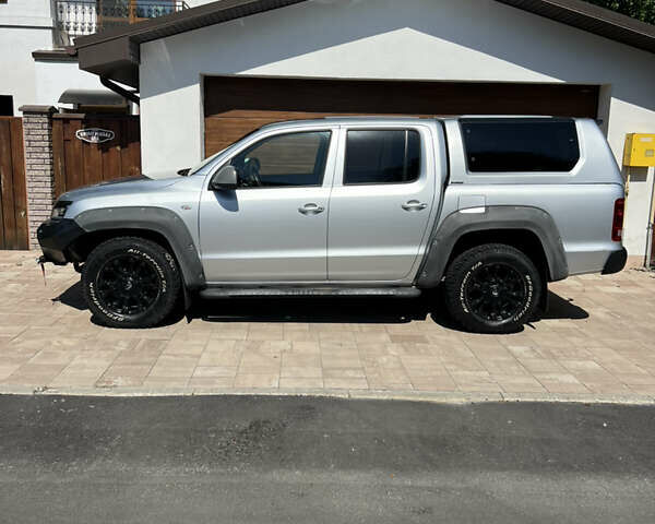 Серый Фольксваген Амарок, объемом двигателя 1.97 л и пробегом 300 тыс. км за 25000 $, фото 2 на Automoto.ua