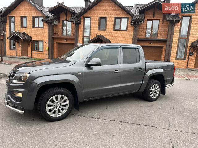 Серый Фольксваген Амарок, объемом двигателя 2 л и пробегом 148 тыс. км за 22000 $, фото 3 на Automoto.ua