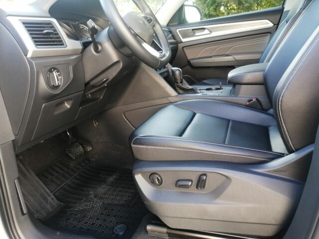 Сірий Фольксваген Амарок, об'ємом двигуна 0 л та пробігом 37 тис. км за 30100 $, фото 5 на Automoto.ua