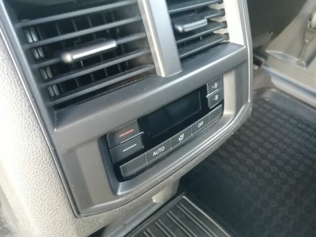 Сірий Фольксваген Амарок, об'ємом двигуна 0 л та пробігом 37 тис. км за 30100 $, фото 3 на Automoto.ua