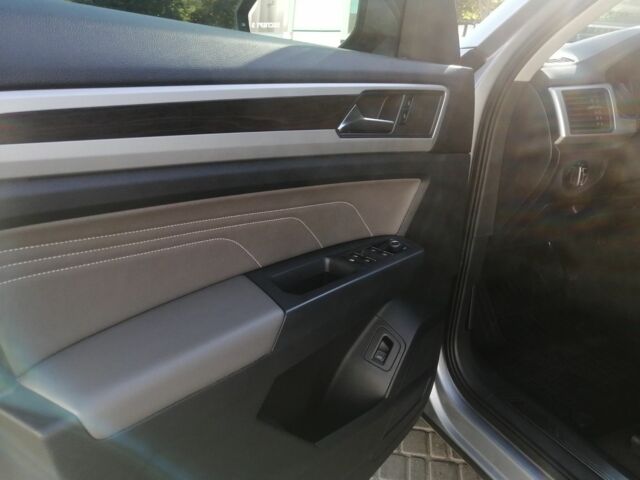 Сірий Фольксваген Амарок, об'ємом двигуна 0 л та пробігом 37 тис. км за 30100 $, фото 2 на Automoto.ua