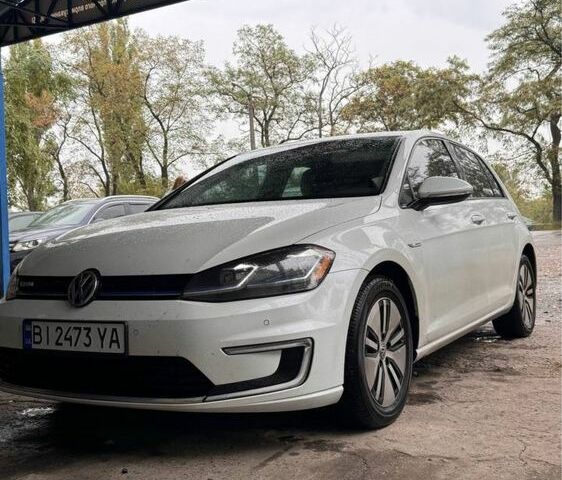 Білий Фольксваген Arteon, об'ємом двигуна 0 л та пробігом 156 тис. км за 10500 $, фото 1 на Automoto.ua