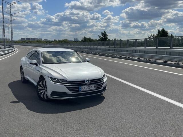 Белый Фольксваген Arteon, объемом двигателя 2 л и пробегом 155 тыс. км за 29999 $, фото 1 на Automoto.ua