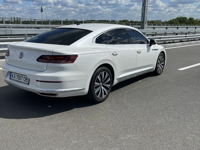 Белый Фольксваген Arteon, объемом двигателя 2 л и пробегом 155 тыс. км за 29999 $, фото 5 на Automoto.ua