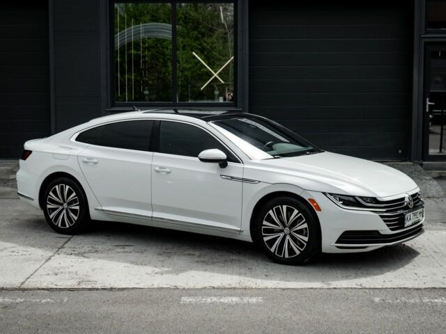 Белый Фольксваген Arteon, объемом двигателя 2 л и пробегом 76 тыс. км за 31000 $, фото 1 на Automoto.ua