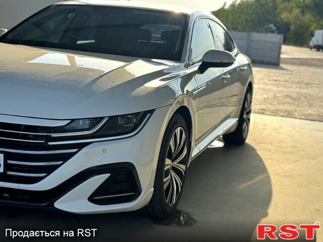 Белый Фольксваген Arteon, объемом двигателя 2 л и пробегом 125 тыс. км за 23999 $, фото 11 на Automoto.ua