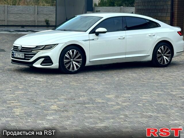 Белый Фольксваген Arteon, объемом двигателя 2 л и пробегом 125 тыс. км за 23999 $, фото 1 на Automoto.ua