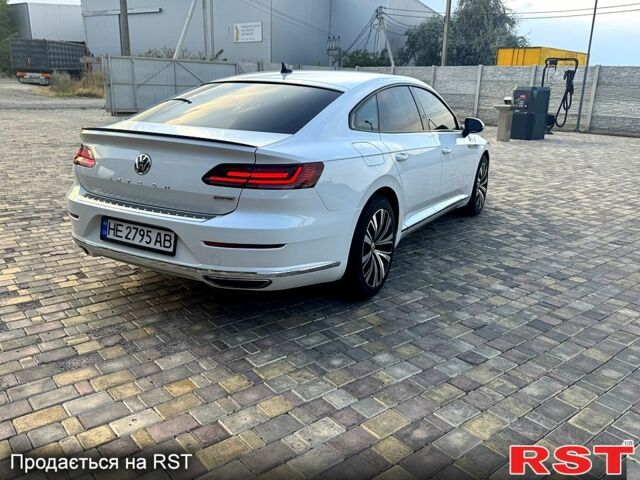 Белый Фольксваген Arteon, объемом двигателя 2 л и пробегом 125 тыс. км за 23999 $, фото 4 на Automoto.ua