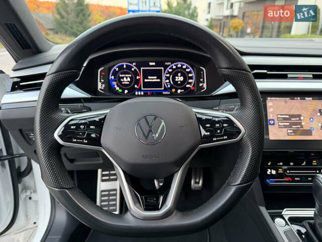 Белый Фольксваген Arteon, объемом двигателя 2 л и пробегом 93 тыс. км за 41500 $, фото 35 на Automoto.ua