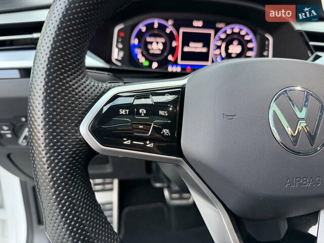 Белый Фольксваген Arteon, объемом двигателя 2 л и пробегом 93 тыс. км за 41500 $, фото 36 на Automoto.ua