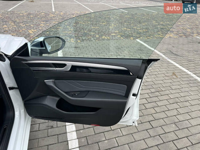 Белый Фольксваген Arteon, объемом двигателя 2 л и пробегом 163 тыс. км за 35700 $, фото 27 на Automoto.ua
