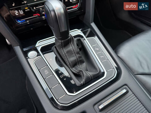 Белый Фольксваген Arteon, объемом двигателя 2 л и пробегом 93 тыс. км за 41500 $, фото 41 на Automoto.ua